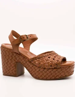 Sandalia Carmela 161637-01 Piel Camel de Mujer