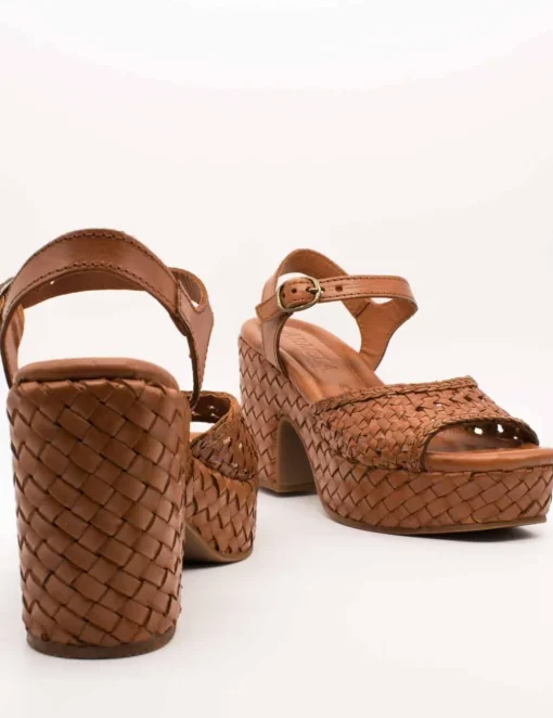 Sandalia Carmela 161637-01 Piel Camel de Mujer