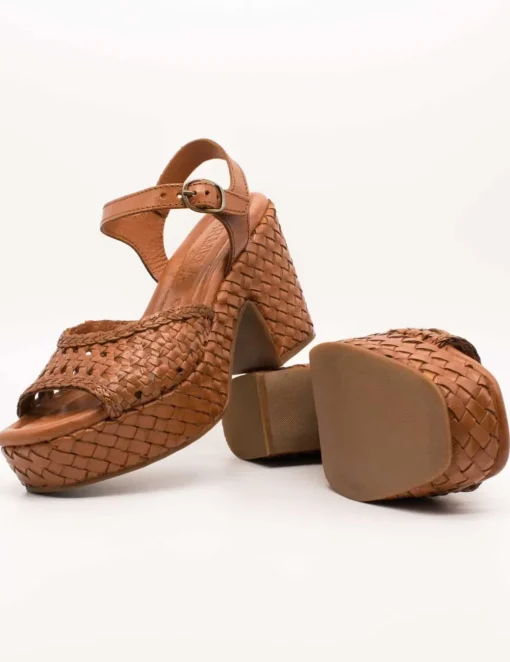 Sandalia Carmela 161637-01 Piel Camel de Mujer