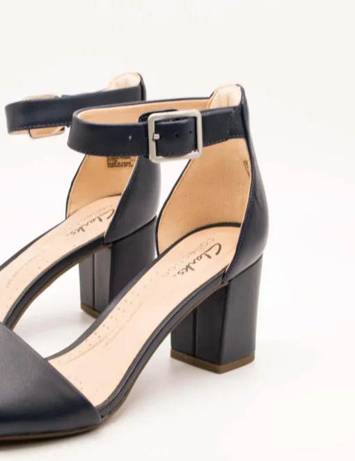 Sandalia Clarks 26176283 Deva Mae Navy Leather de Mujer