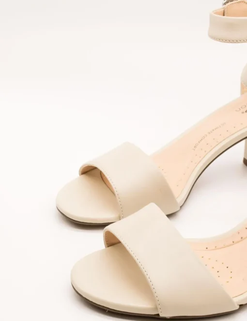 Sandalia Clarks 26177448 Deva Mae Ivory Leather de Mujer