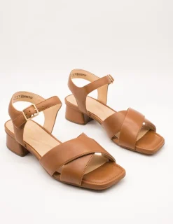 Sandalia Clarks 26181346 Serina35 Cross Tan de Mujer