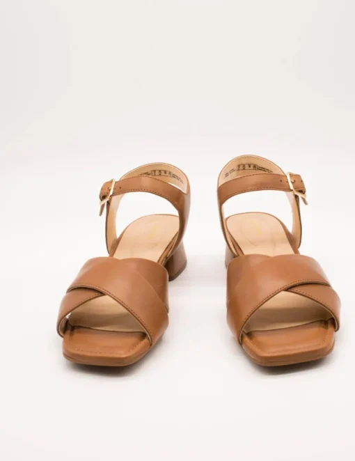 Sandalia Clarks 26181346 Serina35 Cross Tan de Mujer