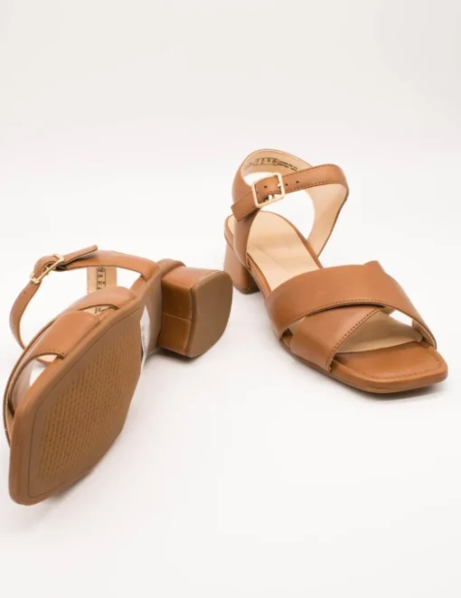 Sandalia Clarks 26181346 Serina35 Cross Tan de Mujer