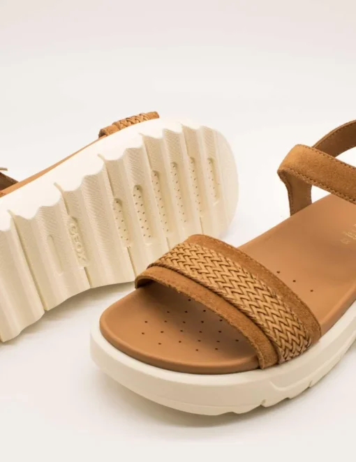 Sandalia Geox D55SZC 00022 C6001 Marrón de Mujer
