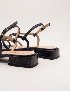 Sandalia Kess 22672 marino ambar de mujer.
