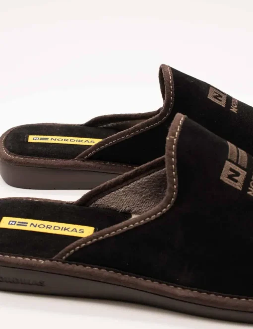 Zapatilla Nordika´s 236 afelpado negro nevada de hombre.