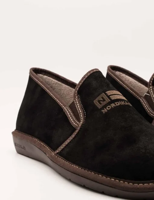 Zapatilla Nordika´s 132 afelpado negro nevada de hombre.