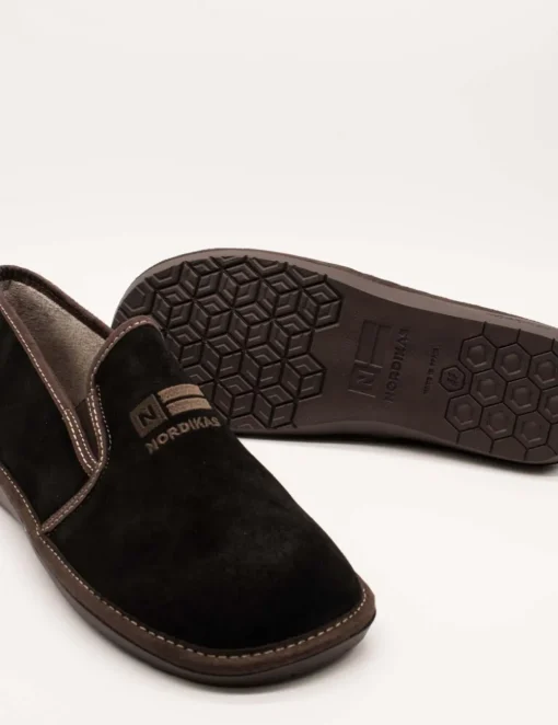 Zapatilla Nordika´s 132 afelpado negro nevada de hombre.