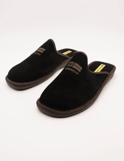 Zapatilla Nordika´s 236 afelpado negro nevada de hombre.