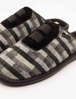 Zapatilla Nordika´s 1374 marengo/negro de hombre.
