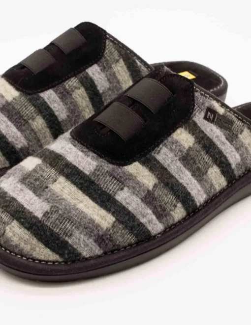 Zapatilla Nordika´s 1374 marengo/negro de hombre.