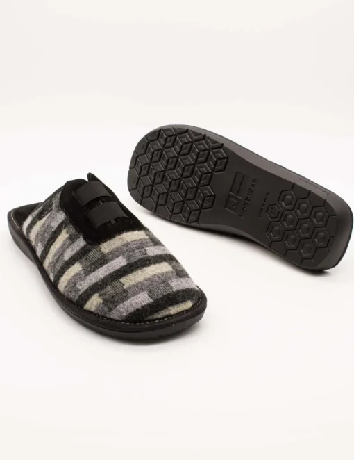 Zapatilla Nordika´s 1374 marengo/negro de hombre.