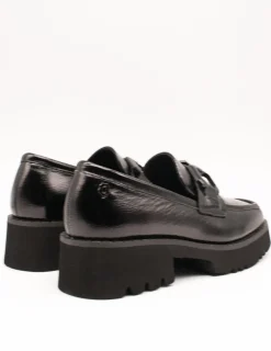 Zapato Carmela 161124 Charol Napa Negro de Mujer
