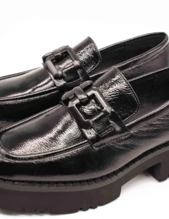 Zapato Carmela 161124 Charol Napa Negro de Mujer
